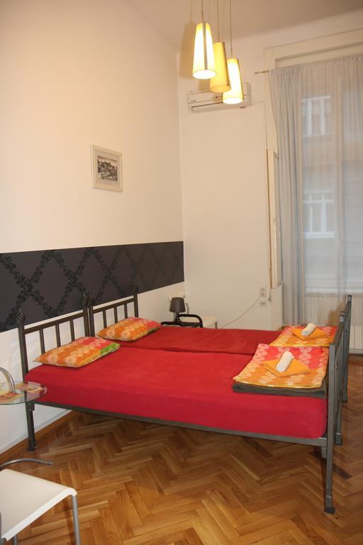 Time Hostel Belgrade Room photo
